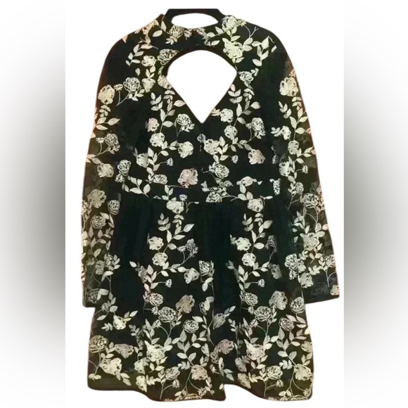 ALTAR’D STATE BLACK CUT-OUT LACE FIT & FLARE MINI FORMAL PARTY DRESS SIZE SM - Picture 2 of 12